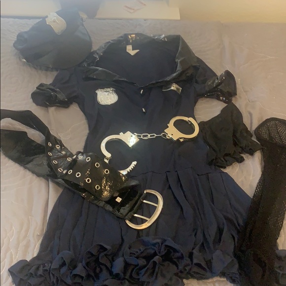 Fully loaded 👮♀️ costume size juniors - Picture 1 of 2